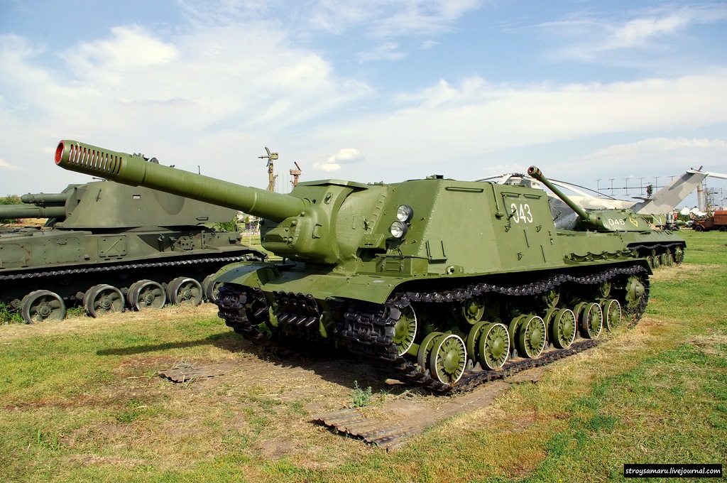ИСУ-152 «Зверобой» — Парковый комплекс истории техники