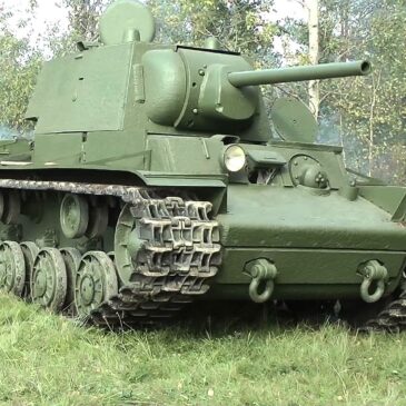 19 декабря 1939 г. — принят на вооружение танк «КВ»